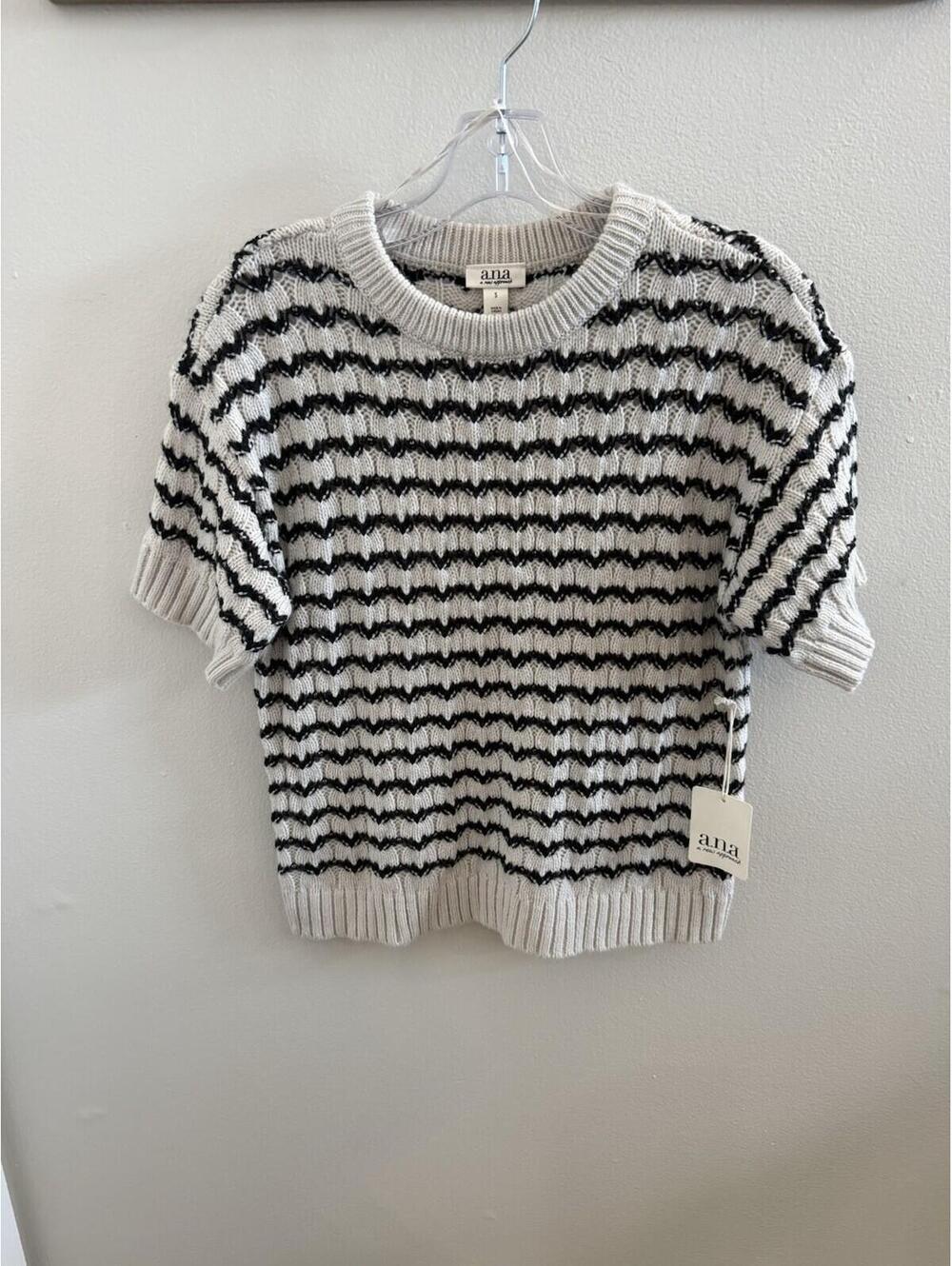 A.N.A Sweater Cream & Black Chevron Patterned Short Sleeve Knit Top Size Small